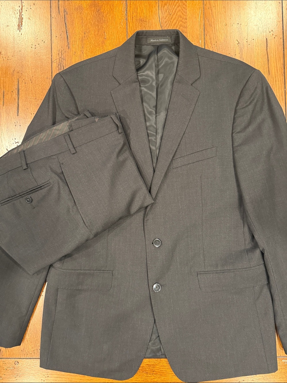 Calvin Klein Men's Dark Gray Two-Piece Suit - Classic Tailored Blazer & Trousers